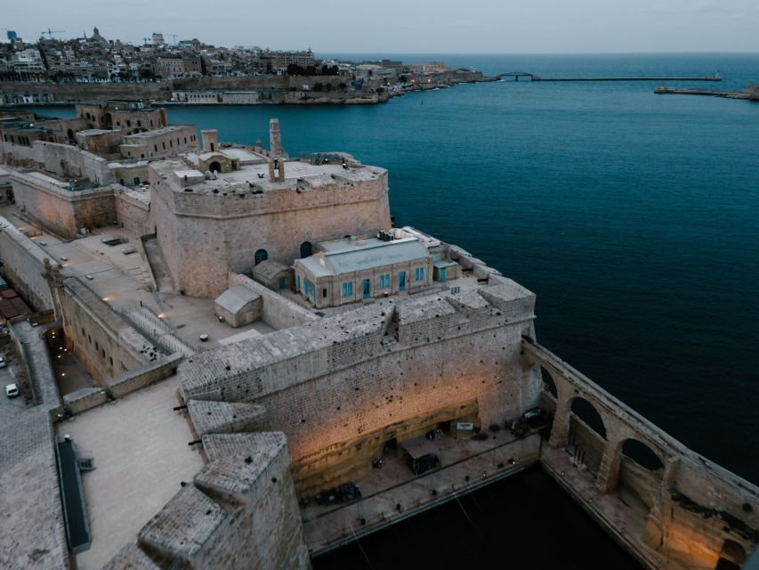 3 cities: Private Insider Walking Tour with Licensed Guide - Starting at Birgu Monument by Cafe Riche: How the Tour Begins