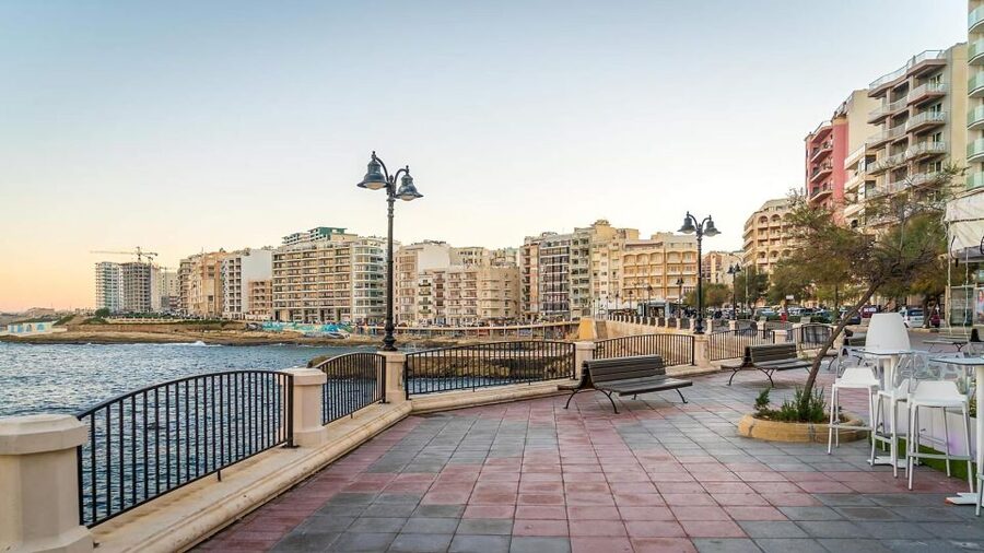 Afternoon Harbours Cruise with Guide and Roundtrip Transfers - Sliema Ferries stop: how to use about 1.5 hours for shopping and photos
