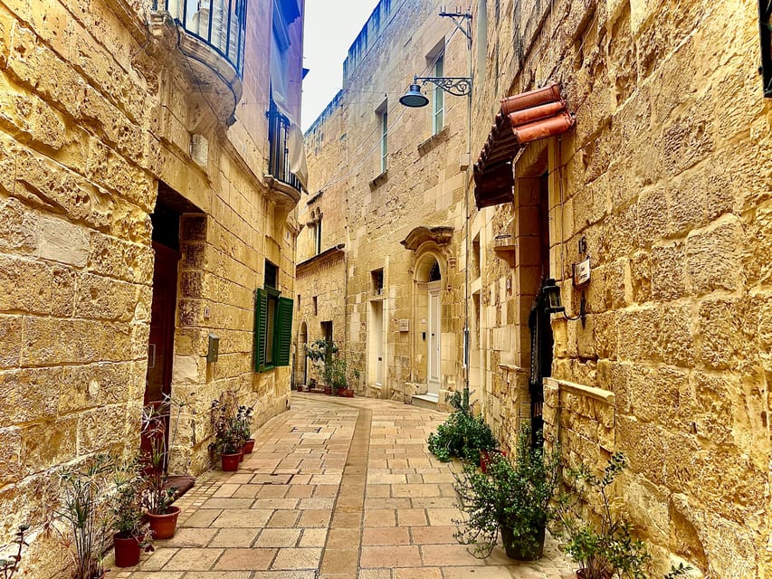 Birgu: 3 Cities Walking Tour With Inquisitors Palace Entry - Couvre Porte and the Landmarks That Anchor the Tour