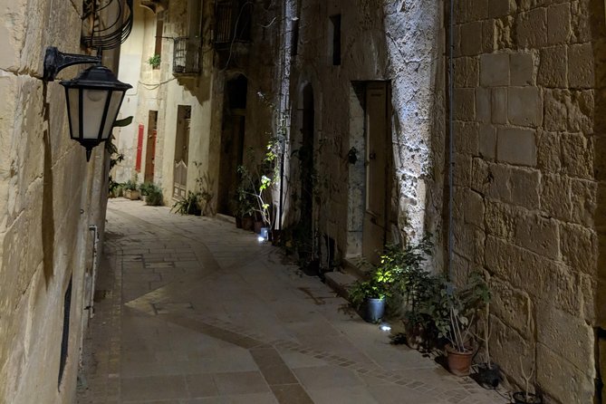 Birgu (Vittoriosa) Ghost and Crime Tour - Meeting at Café Riche in Birgu, and getting oriented quickly