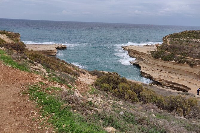Exploring Marsaxlokk, Blue Grotto and Malta best sights! - Munxar Path and Xrobb l-Ghagin rocky beach: cliffs, sea air, and a salt-pan descent