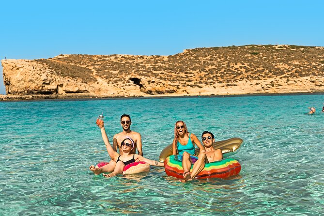 Fernandes Gozo & Comino - Crowds, seating, and the reality of a max 180 group
