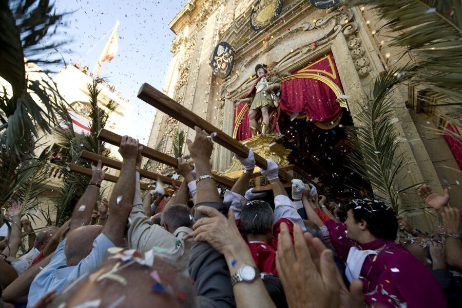 Good Friday Easter Procession with Commentary and Transport - The live commentary in English, French, or German that keeps you oriented