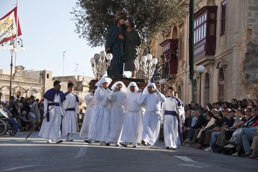 Good Friday Easter Procession with Commentary and Transport - Front section seats and hotel transport, how to avoid the common frustration