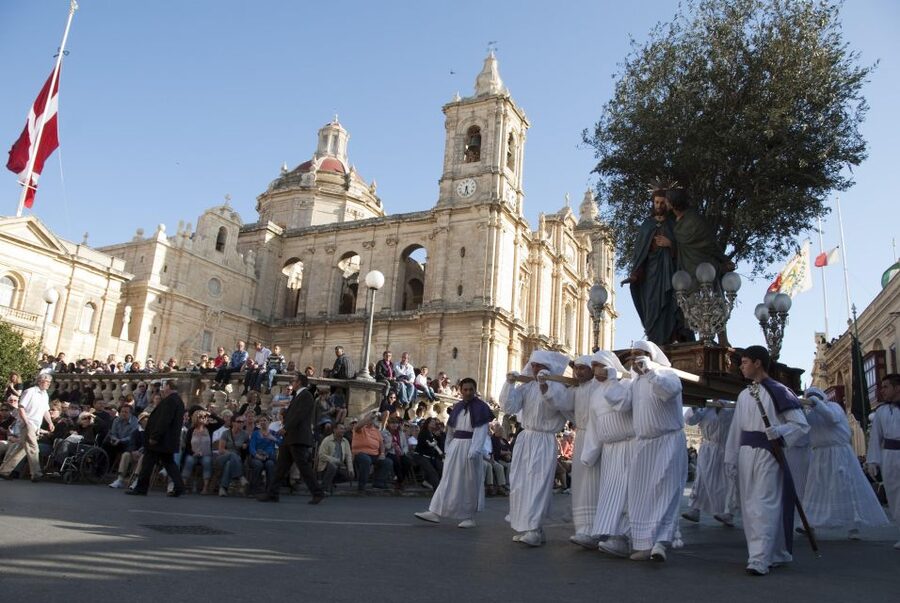 Good Friday Easter Procession with Commentary and Transport - Who this Good Friday procession suits best