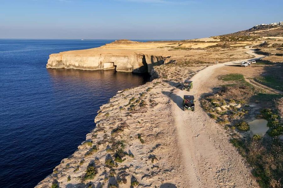 Gozo: All Inclusive 4x4 Chauffeured JEEP day safari - Comino and the reserved boat: Blue Lagoon time, done right