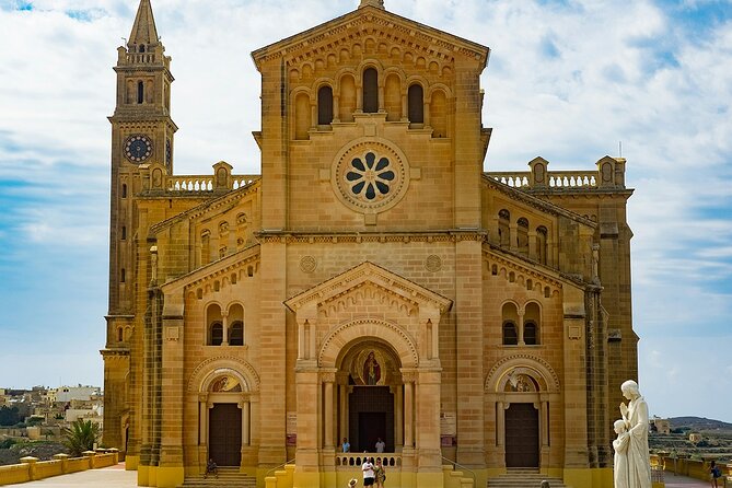 GOZO - Highspeed Catamaran dep Valletta + Hop on Hop off Tour - Where you start in Valletta, and how to avoid a rough morning