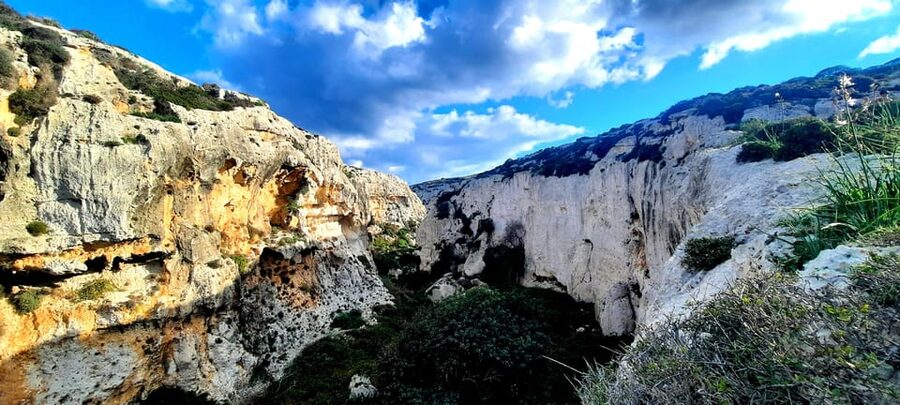 Gozo Unveiled: Guided Hiking in Gozo - South East - Ras il-Ħobż and salt-pans country