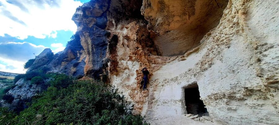 Gozo Unveiled: Guided Hiking in Gozo - South East - Mġarr ix-Xini: the first big viewpoint plus a story in stone