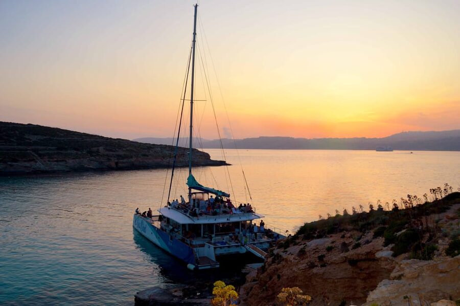 Malta: Blue Lagoon Evening Catamaran Cruise - Sunset and the Ride Back: Dancing, Drinks, and a Slow Fade to Shore