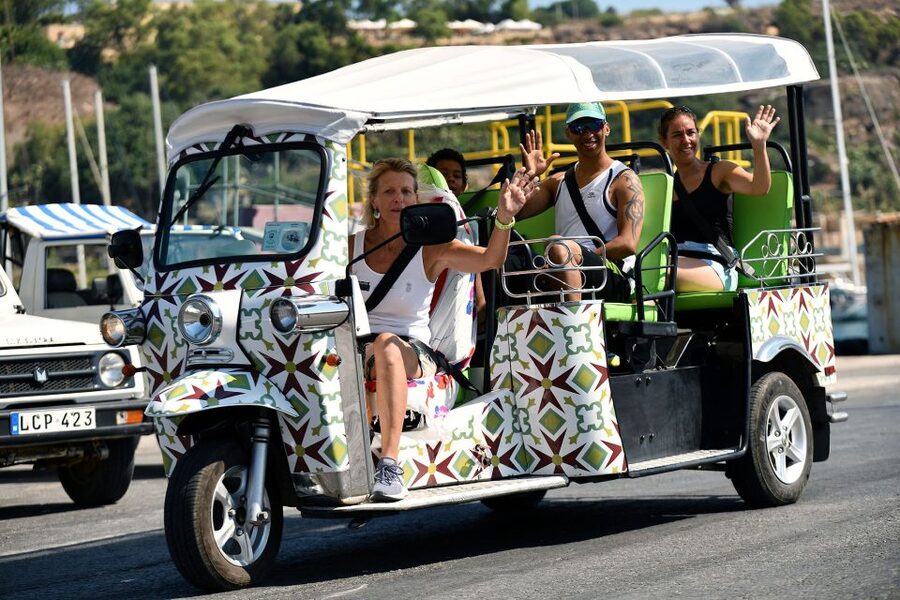 Malta: Gozo and Comino Sunset Tour w/ Blue Lagoon & Transfer - Crystal Lagoon Bay and short Comino views that set the scene