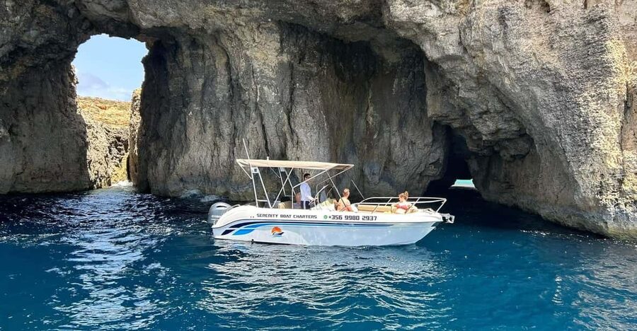 Malta:Gozo,Comino,Crystal/BlueLagoon&Caves Private Boat trip - Why Comino by private boat beats the shoreline rush