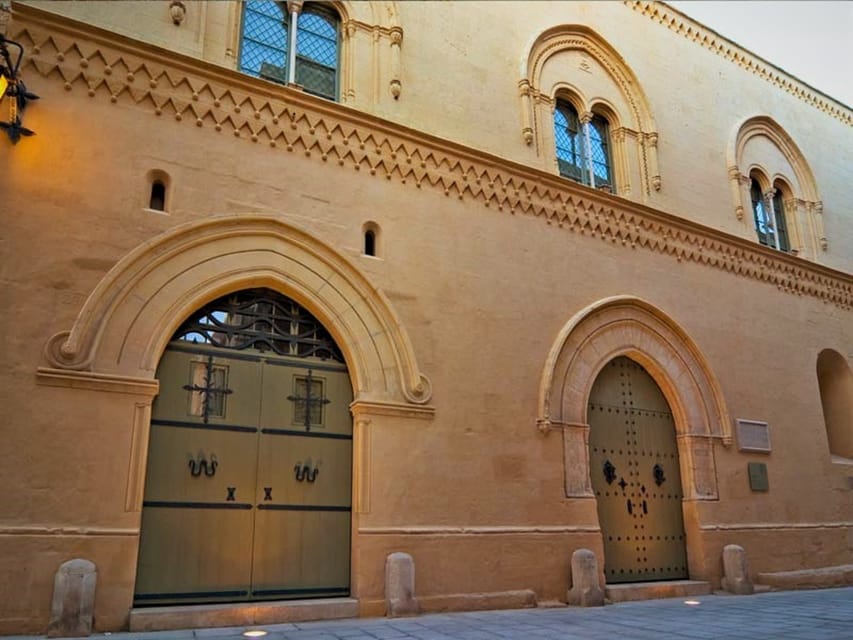 Malta: Mdina and Rabat Walking Tour with Catacombs - First stop outside Mdina Gate, where the old city sets the tone