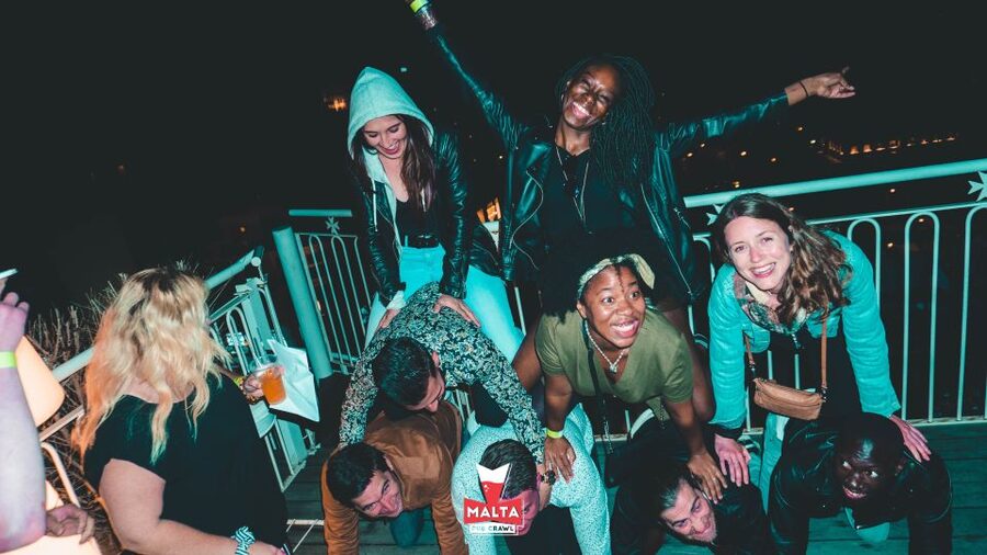 Malta: Pub Crawl of Paceville and St Julian's with Drinks - Paceville bar hopping with 4 welcome drinks and drink discounts