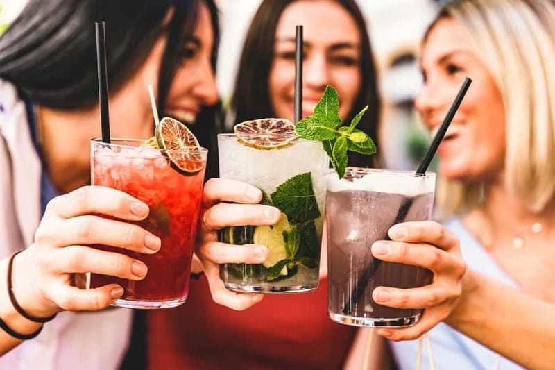 Malta: Ultimate Girls' Night Out - Your 4-Hour Night Flow: Sunset, Cocktails, Secret Dance Show
