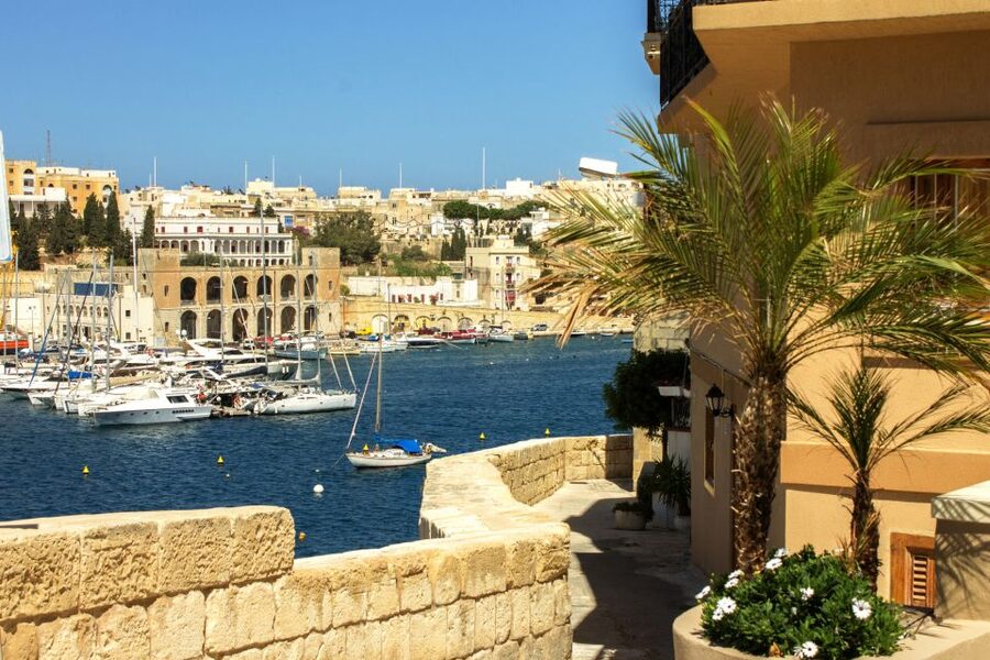 Malta: Vintage Bus Ride through the Three Cities - Vintage bus comfort, seating choices, and smart photo stops
