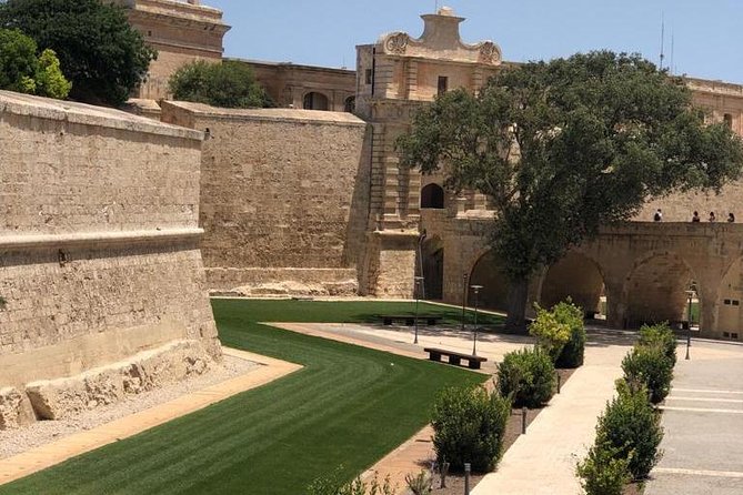 Mdina and Rabat Walking Tour inc. Catacombs and St. Paul's Grotto - Stop 1: Mdina Gate and the baroque gateway moment