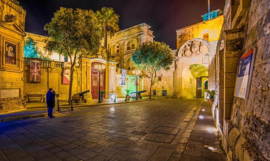 Mdina: Valletta Waterfront Area, Mdina, and Rabat Night Tour - Rabat at night: the road from Melita to Mdina and back again