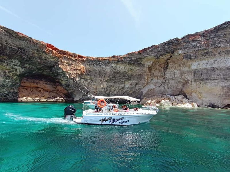 Mellieha: 1:00pm Speedboat round Comino Caves 2h Blue Lagoon - Scenic passes that explain where everything is: bays and lagoons from the boat