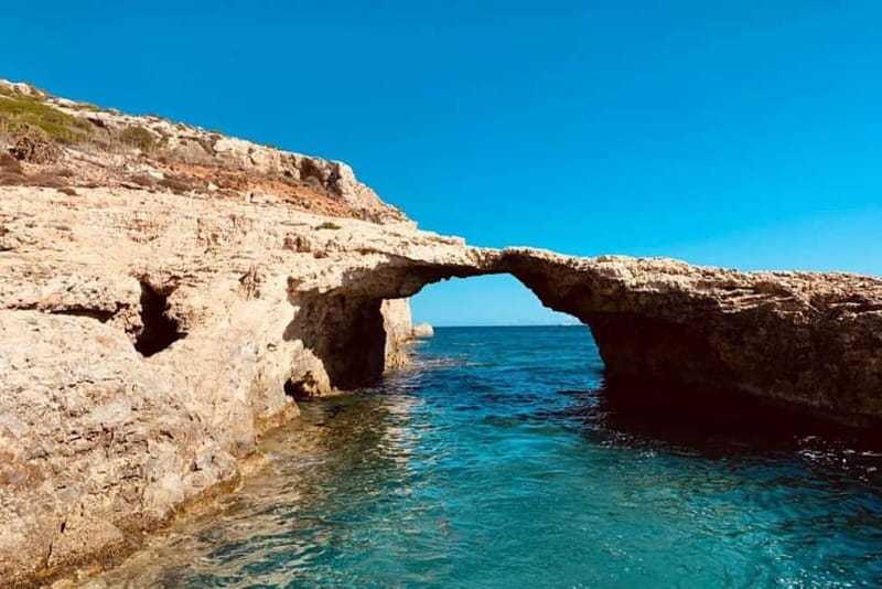 Mellieha: 1:00pm Speedboat round Comino Caves 2h Blue Lagoon - Comino Island sights: St Mary Battery Arch, Elephant Rock, and hidden caves