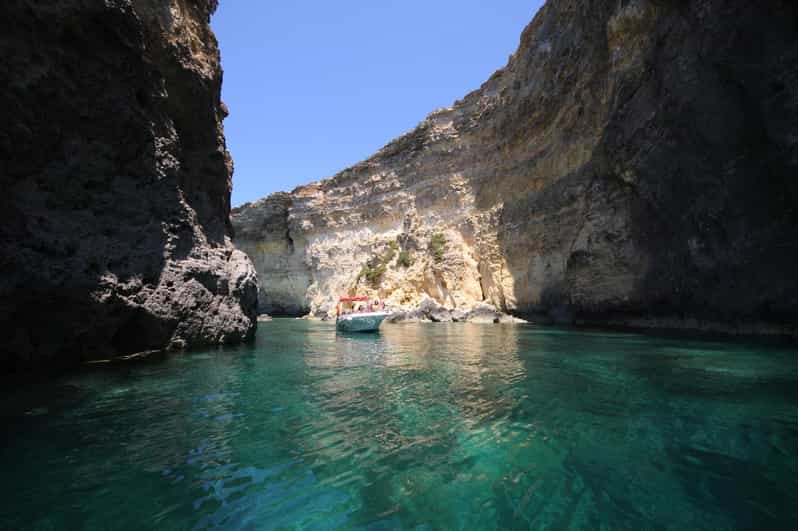 Mellieha: 3:00pm Speedboat round Comino Caves 2h Blue Lagoon - The Comino route: Santa Marija, Elephant Rock, and the cave stops