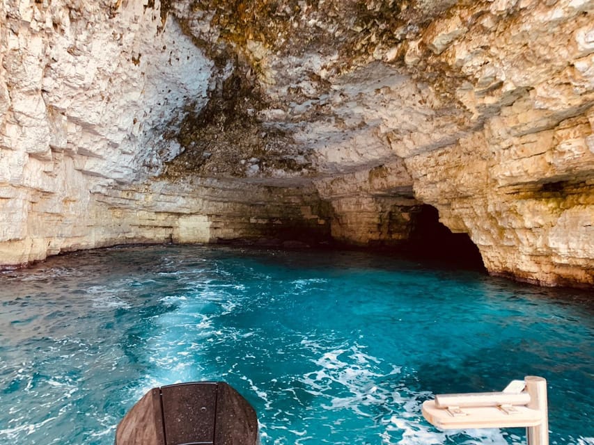 Mellieha: Speedboat Trip Round Comino Caves 2h @ Blue Lagoon - The Comino loop: St Mary Battery Arch and Elephant Rock in one smooth route