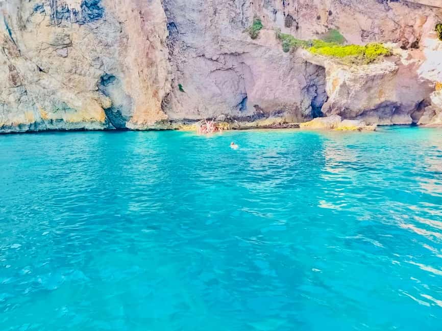 Mgarr/Cirkewwa: Comino, Gozo & Blue Lagoon Private Boat Trip - Onboard comfort: shaded seating, sun deck, WiFi, and Bluetooth music