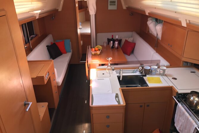 Private Boat Charter to Comino Blue Lagoon - Food and drinks on board: snacks, drinks, and what to do about lunch