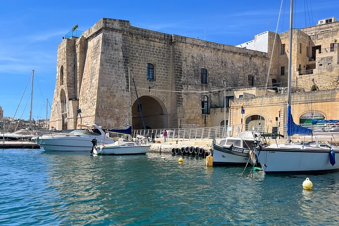 Private Harbor Cruise - Marsamxett & Grand Harbor Valletta - Fort St. Angelo and Bighi Hospital: a wider Malta picture