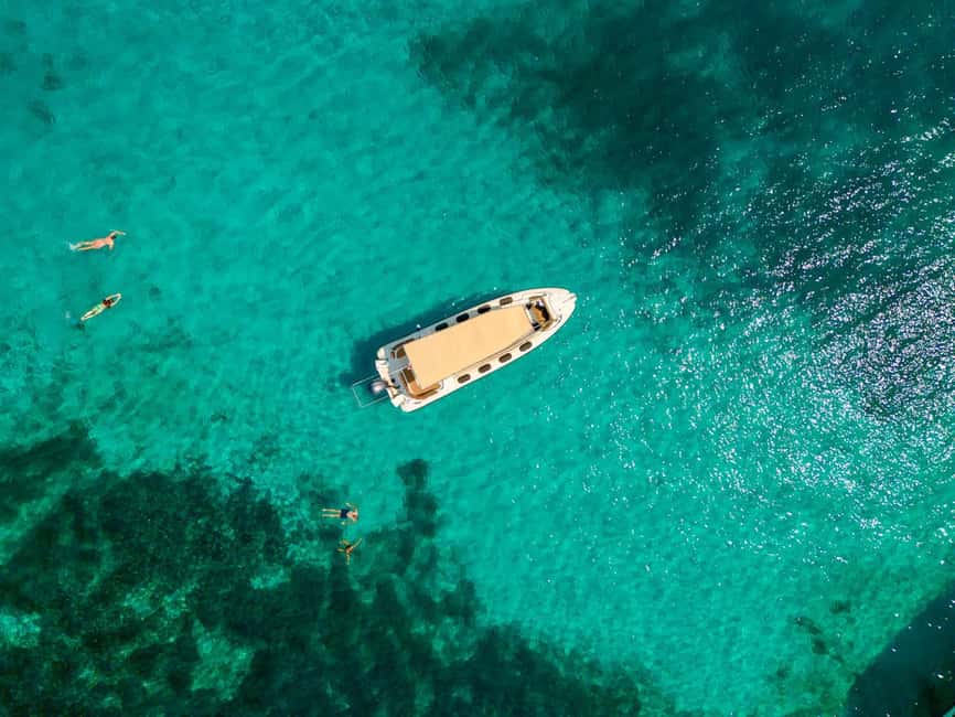 Private Speedboat Tour: Blue Lagoon & 3 Islands from Split - Maslinica on Šolta option: choosing a calmer harbor vibe