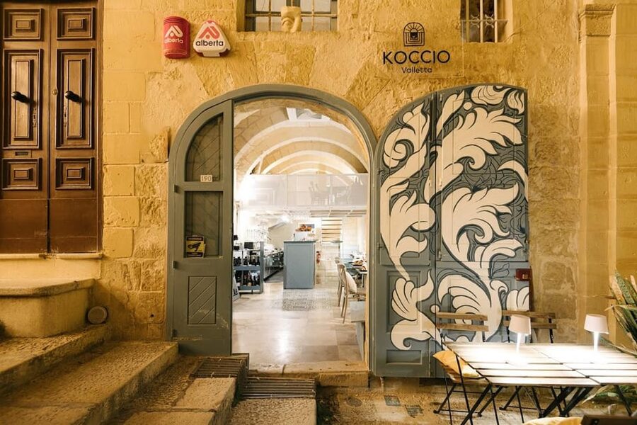 Romantic Italian Cuisine Dinner in Valletta - Valletta Romance, On the Steps: What You Get at Koccio