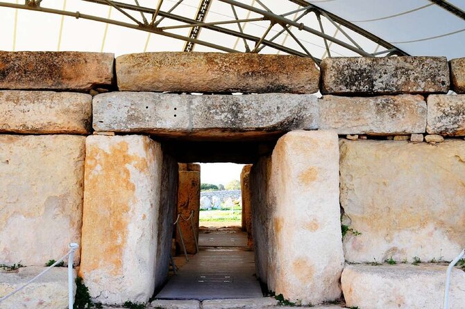 Temples Tour (Pick-up, Transfer, Tickets & Drop-off Included) - Entering the world of megaliths at Ħaġar Qim and Mnajdra