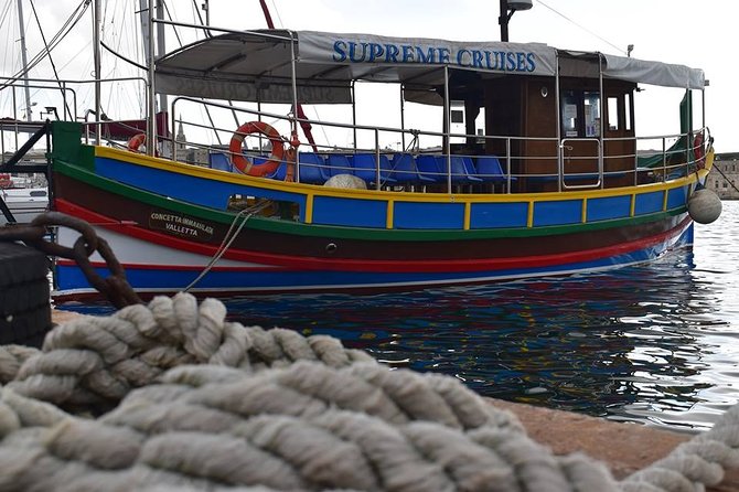 The Traditional Harbour Cruise - The Storytelling: Commentary That Reaches Back to 1565