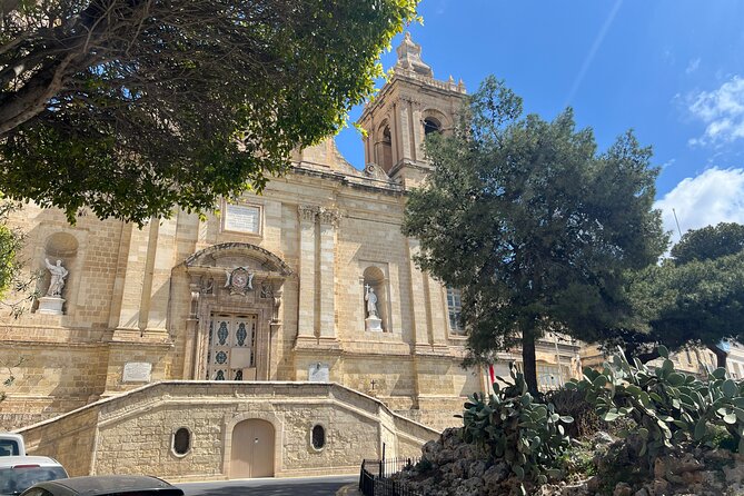 Three cities walking tour incl. entrance to Inquisitor's palace - The gate into town: Couvre Porte and the Collacchio street maze