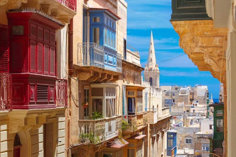 Valletta: Express Walk with a Local in 60 minutes - From Triton Fountain into Medieval Streets: How the City Makes Sense