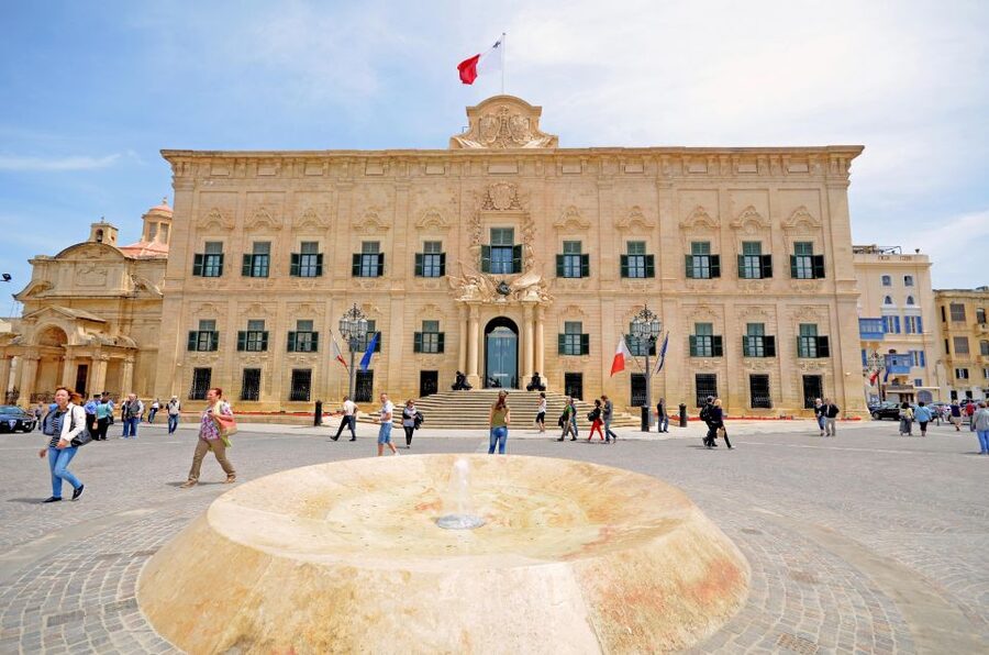 Valletta: Half-Day City Discovery Walking Tour - Fort St. Elmo and The Malta Experience: the route’s smart finish