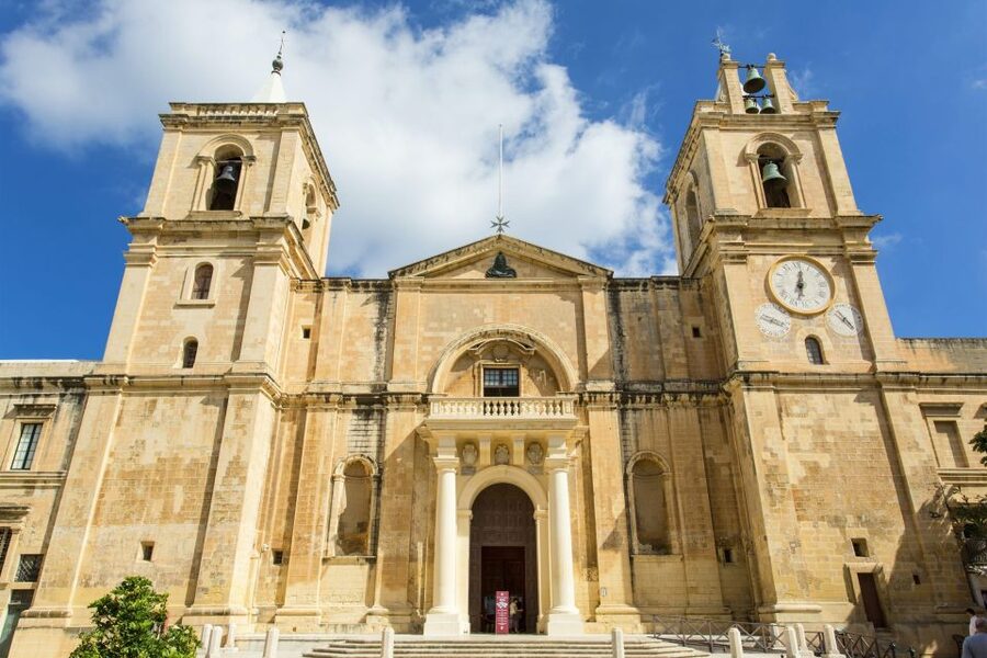 Valletta: Private Insider Walking Tour with Licensed Guide - Entering Valletta the Smart Way: On Foot and With a Pro
