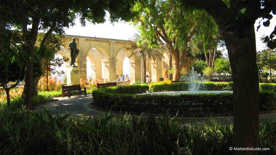 Valletta: Private Insider Walking Tour with Licensed Guide - Starting Point at The Phoenicia, Then Right Into the Old City