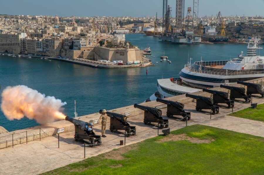 Valletta: Self-Guided Historical Walking Tour (Audio Guide) - Walking the programmed route: from Tritons’ Fountain to Victoria Gate
