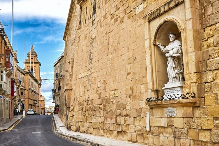 Valletta: Self-Guided Historical Walking Tour (Audio Guide) - Price and value: $8 for Valletta plus the Mdina bonus