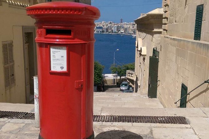 Valletta Walking Tour, In a Small Group - Stop 5: Upper Barrakka Gardens, the Grand Harbour viewpoint moment